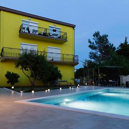 Apartment Mery Pula Exterior photo