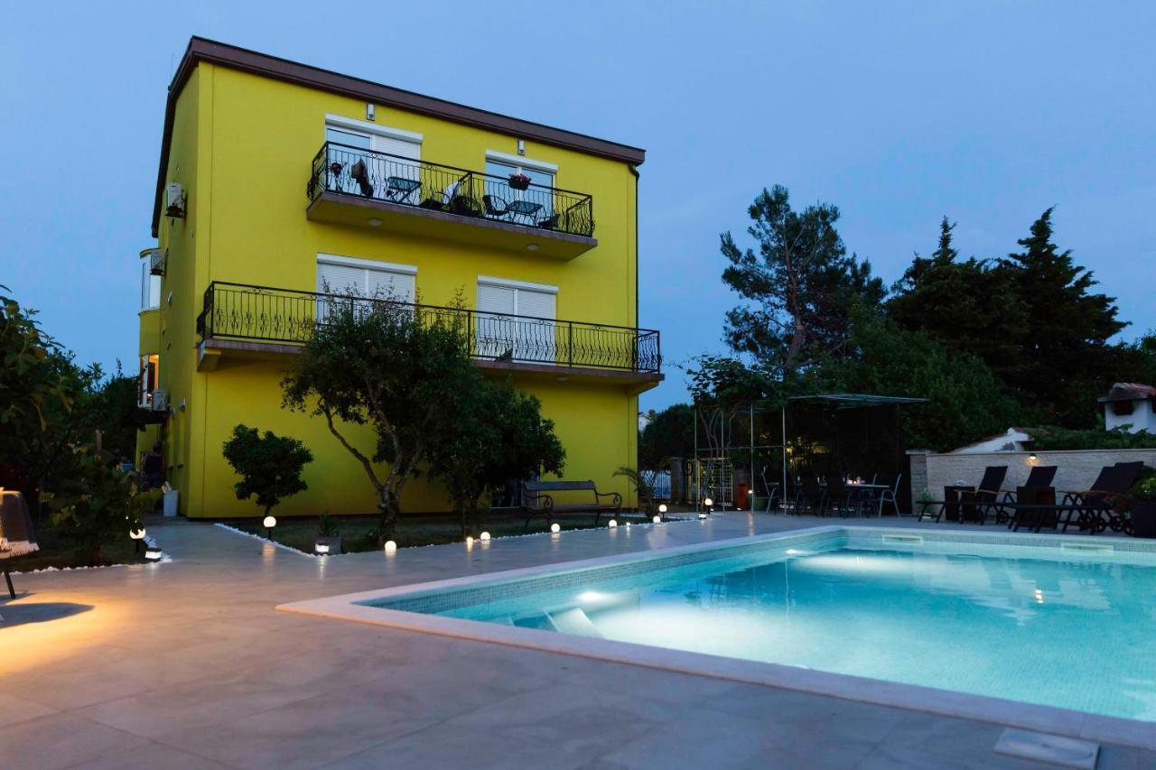 Apartment Mery Pula Exterior photo