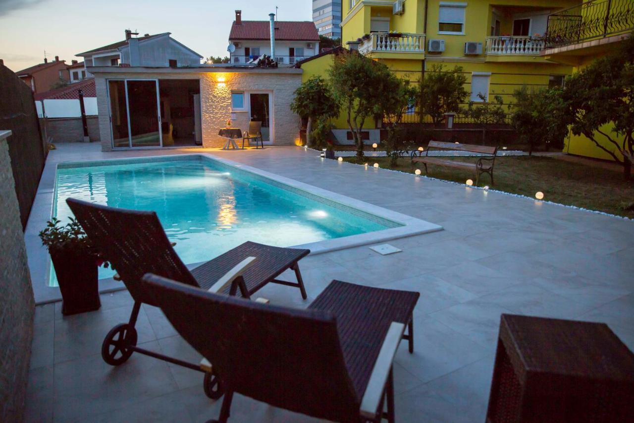 Apartment Mery Pula Exterior photo