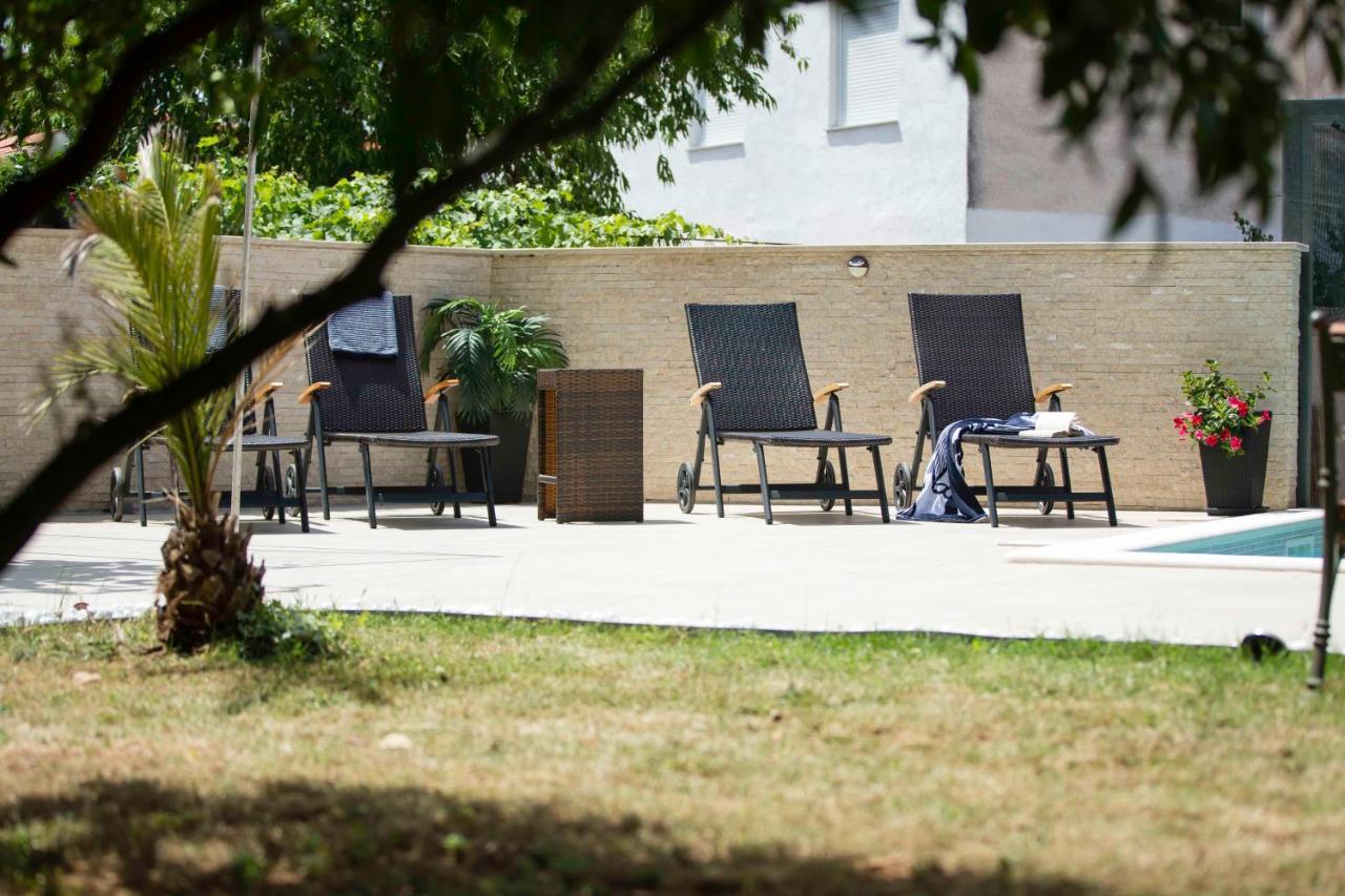 Apartment Mery Pula Exterior photo