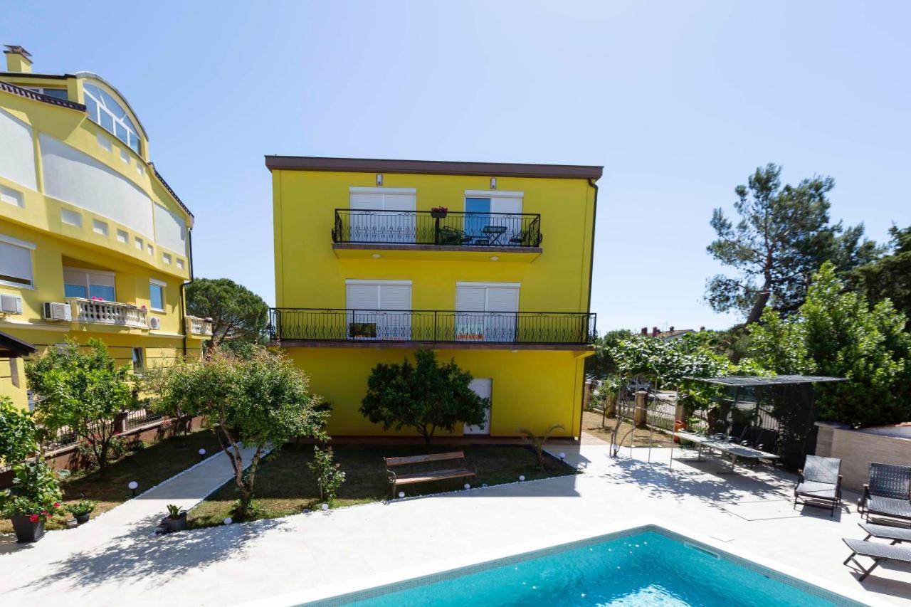 Apartment Mery Pula Exterior photo