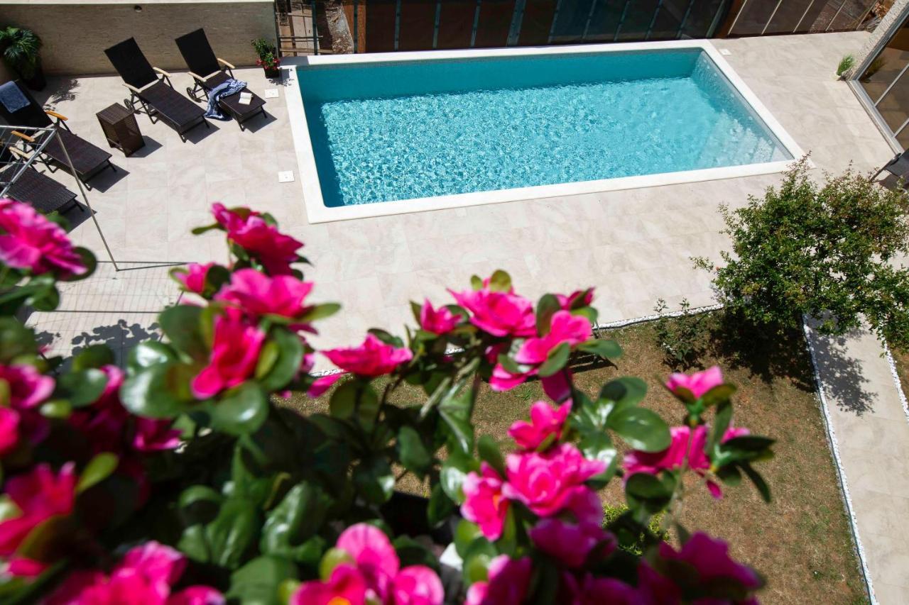 Apartment Mery Pula Exterior photo