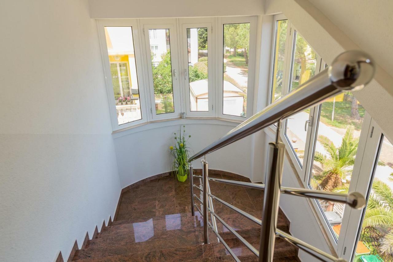 Apartment Mery Pula Exterior photo