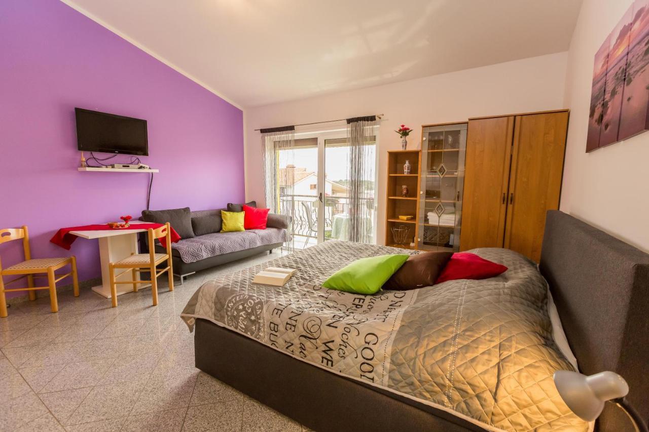 Apartment Mery Pula Exterior photo